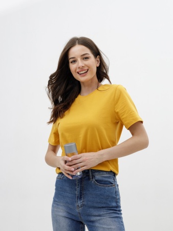 Женская базовая футболка горчичная