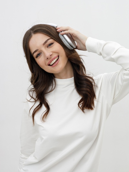 Свитшот женский базовый белый