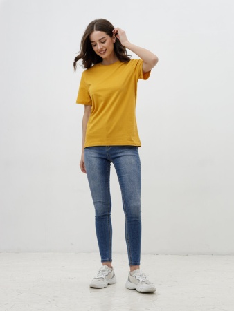 Женская базовая футболка горчичная