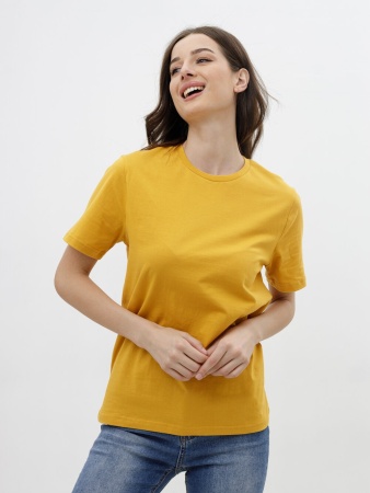 Женская базовая футболка горчичная
