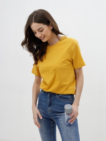 Женская базовая футболка горчичная